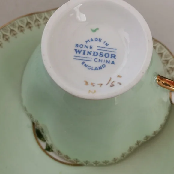 Windsor Bone China Macaron Green Glaze Pink Rose Teacup & Saucer - Picture 4 of 6